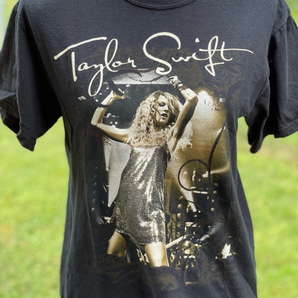 Taylor Swift Tour concert t shirt small